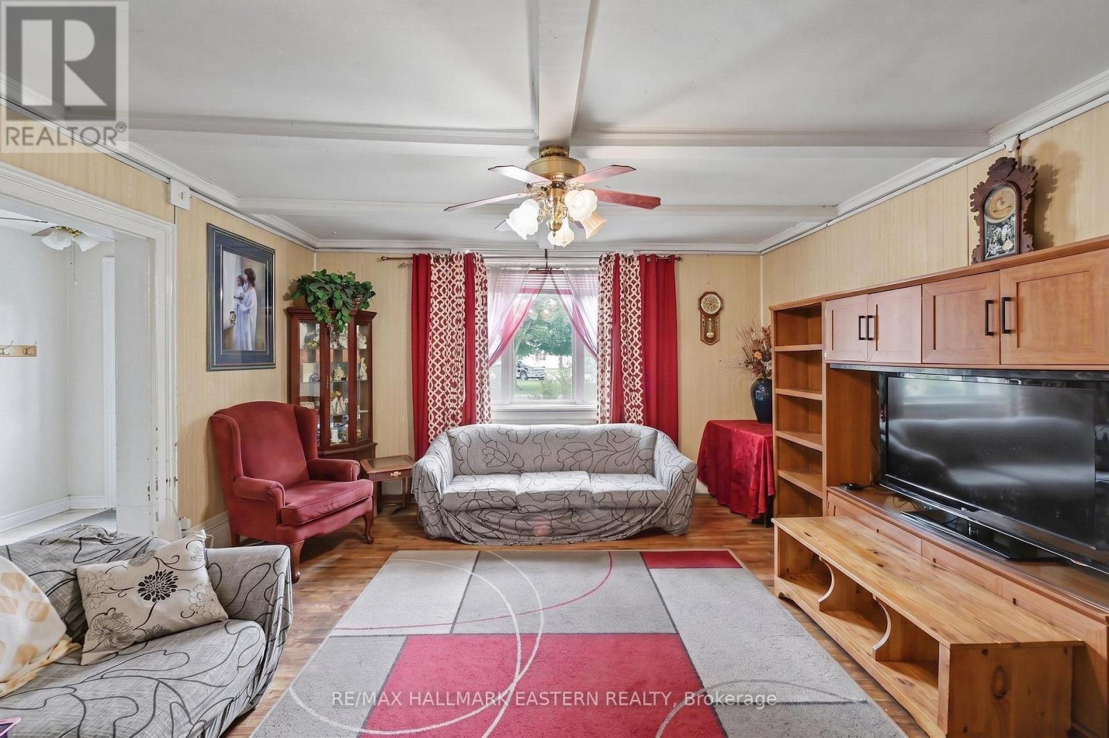 16 Holloway Street Property Photo 8