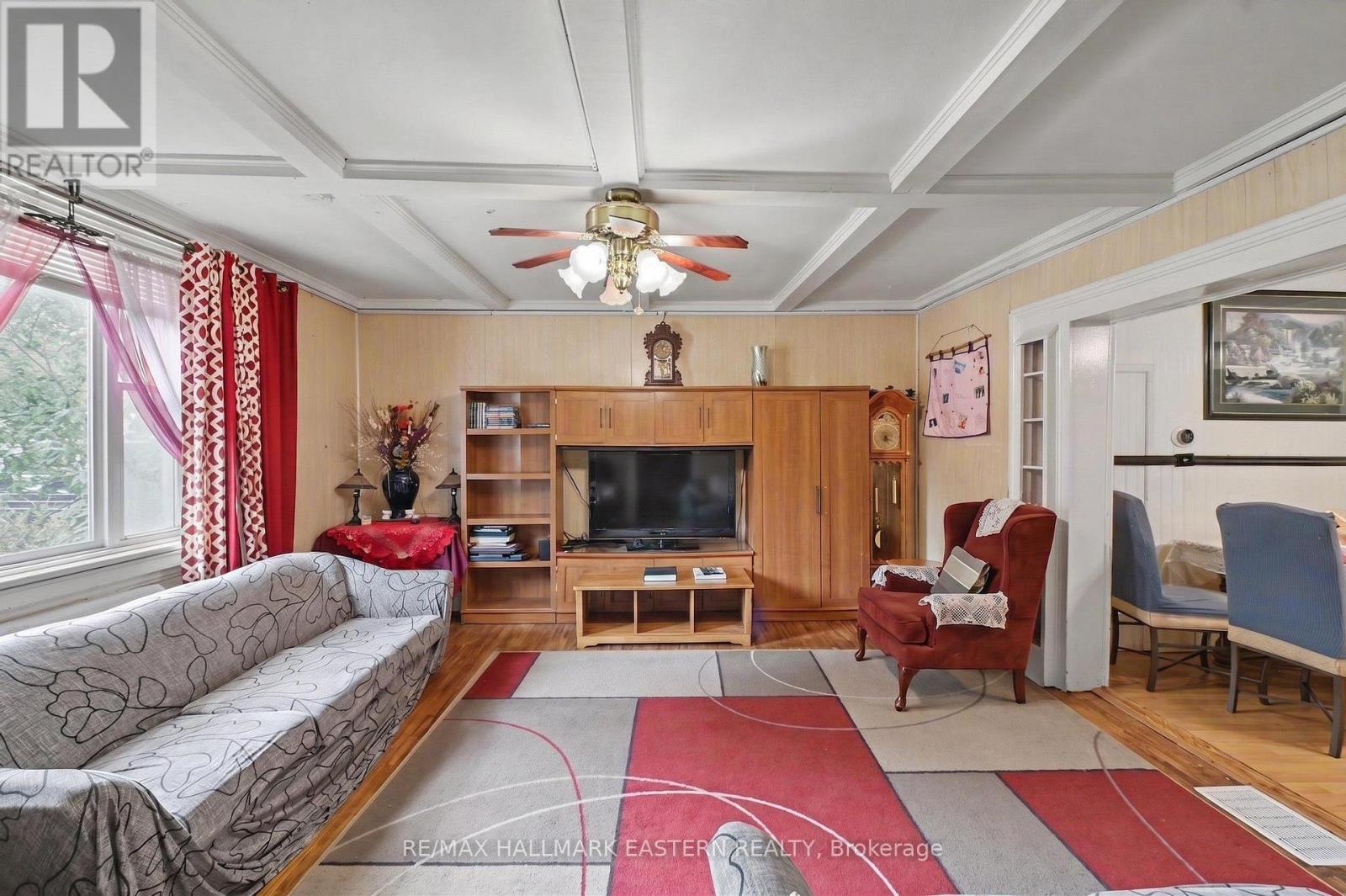 16 Holloway Street Property Photo 9