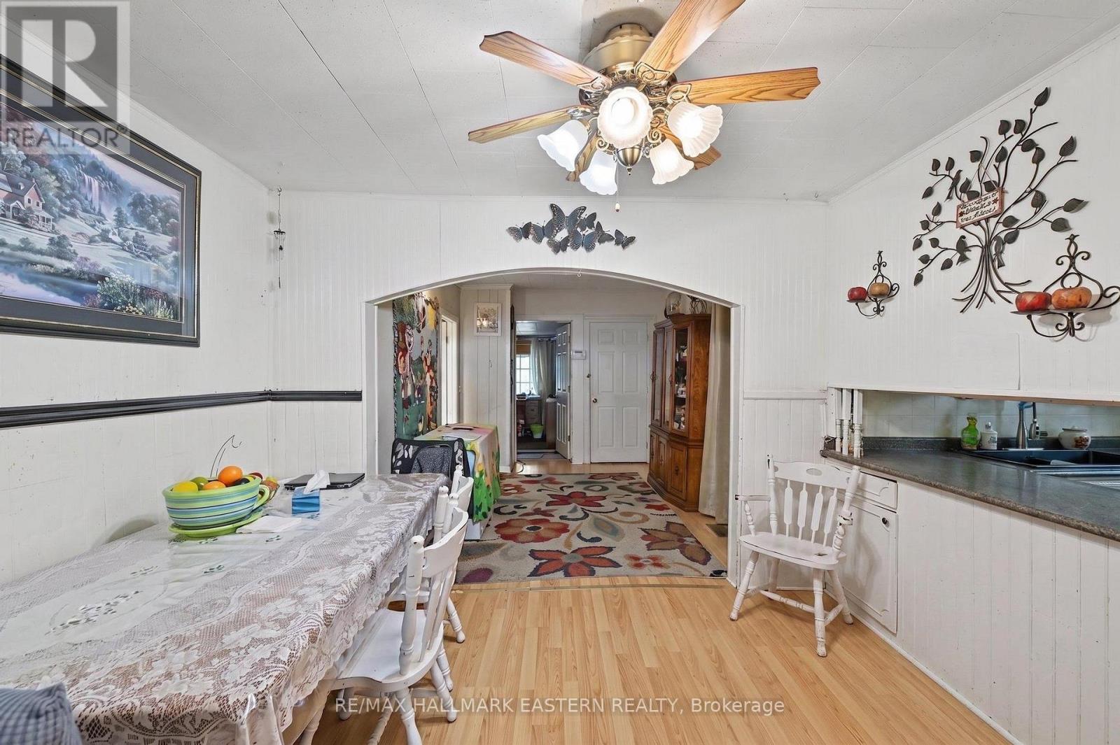 16 Holloway Street Property Photo 10