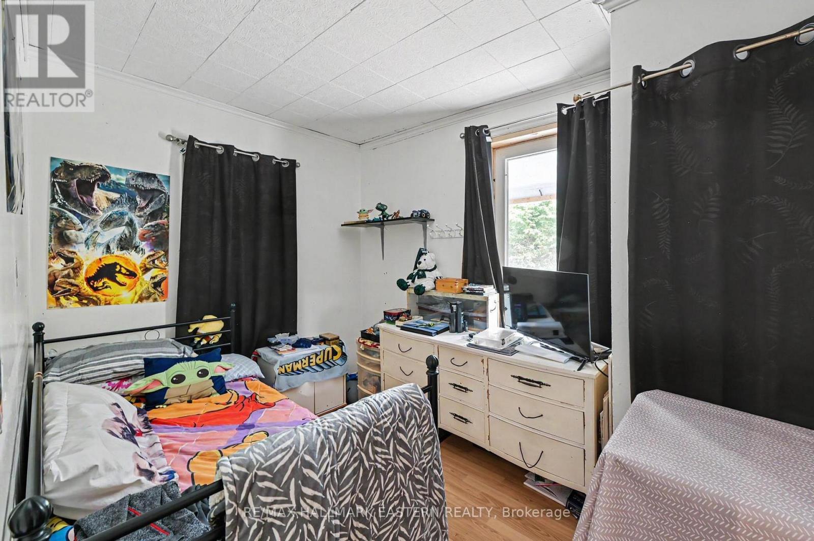 16 Holloway Street Property Photo 12
