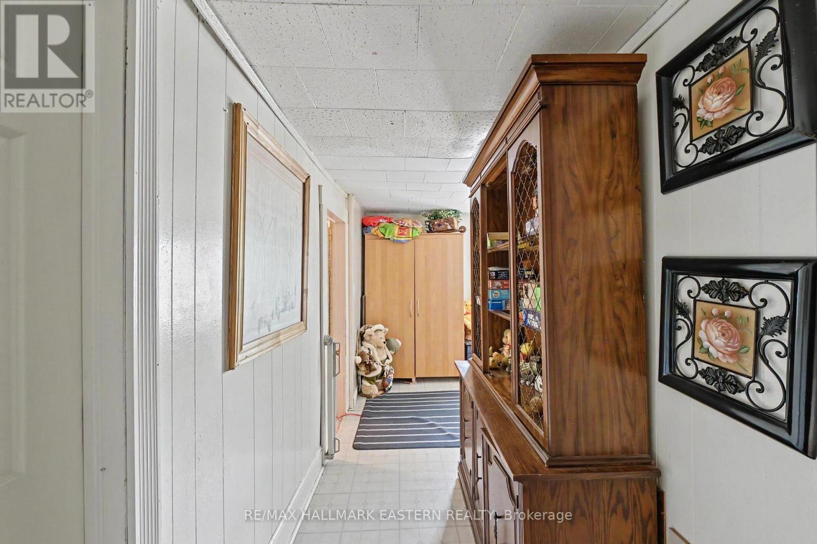 16 Holloway Street Property Photo 17
