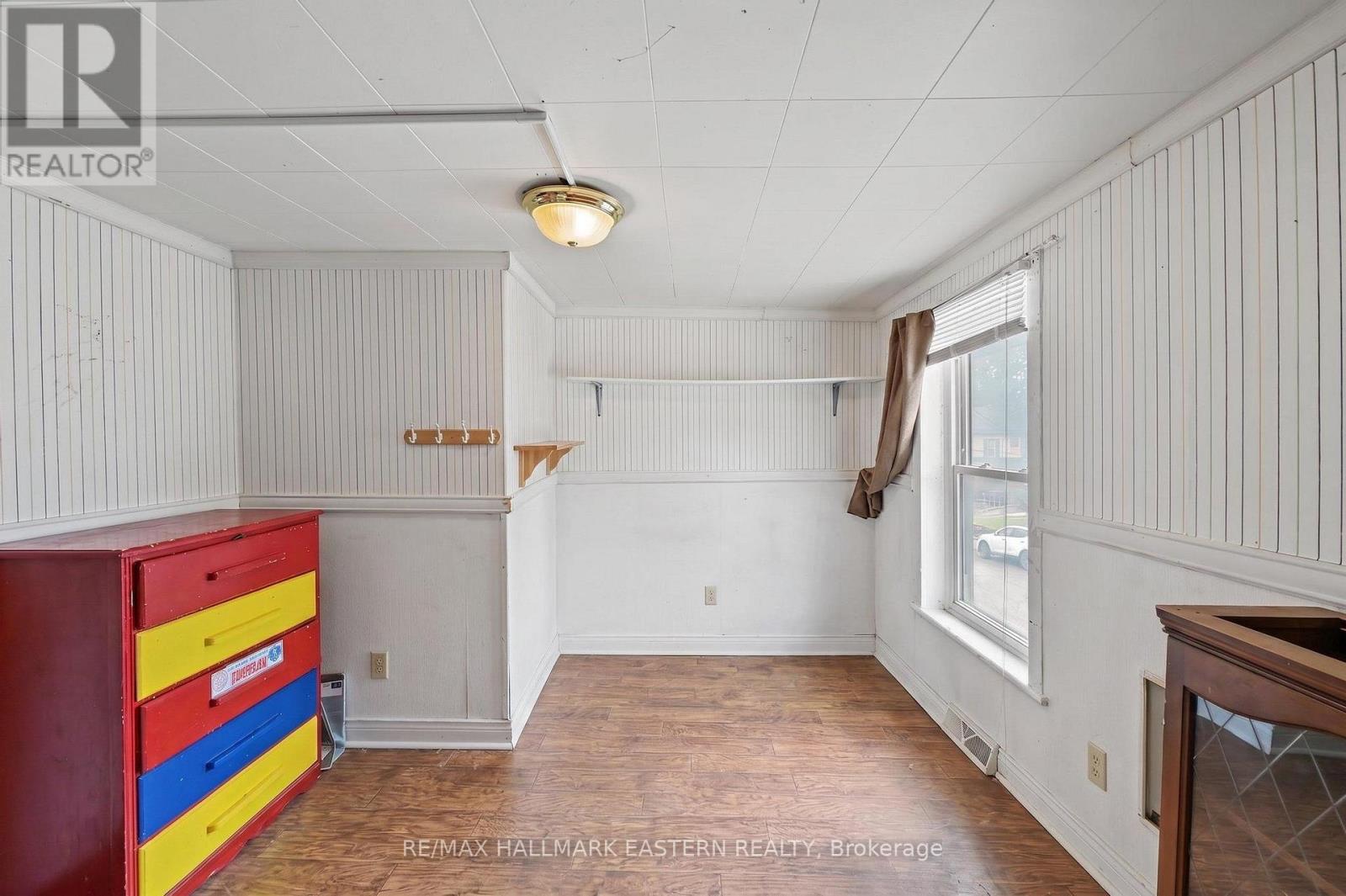 16 Holloway Street Property Photo 19