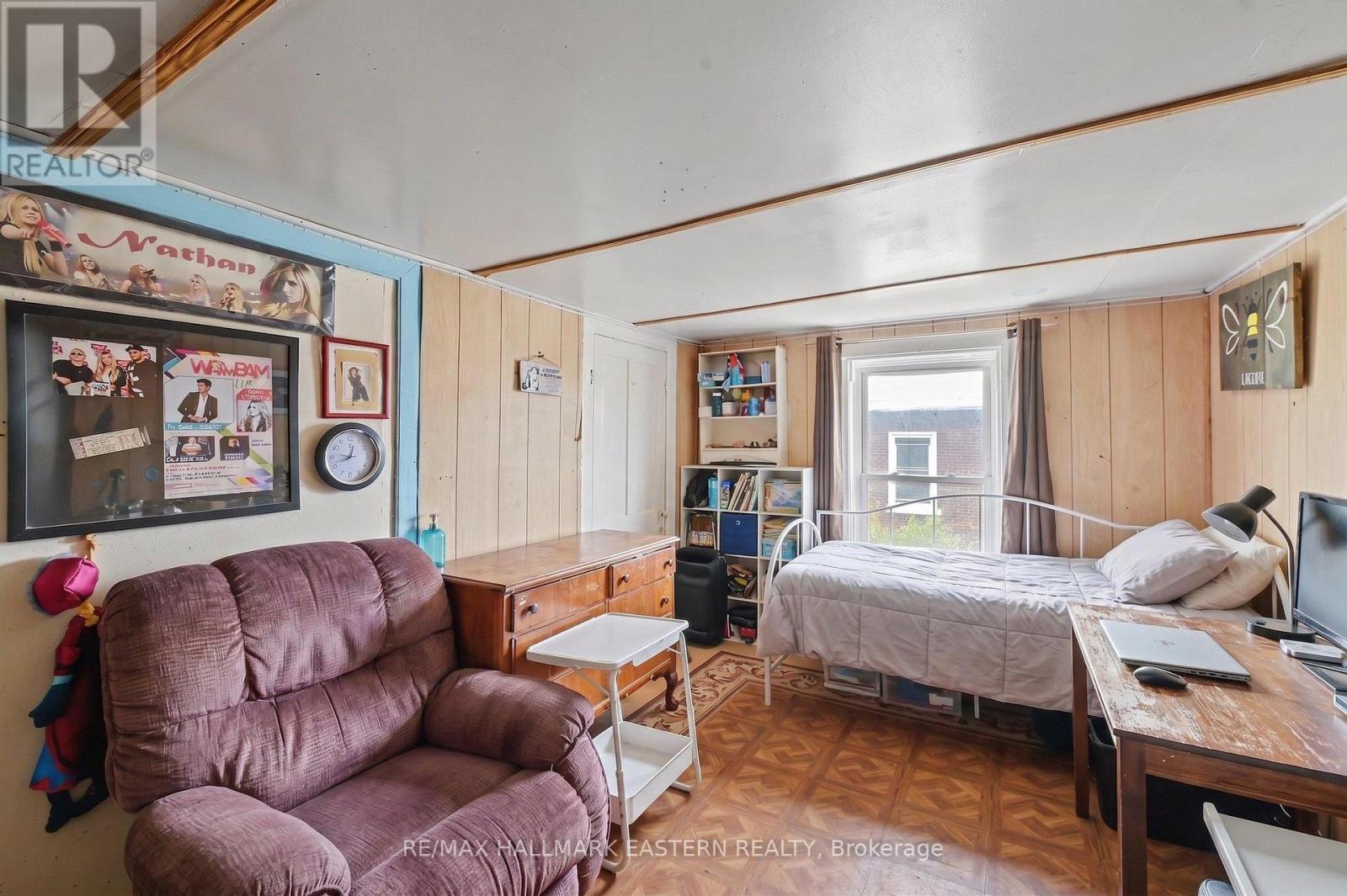 16 Holloway Street Property Photo 21