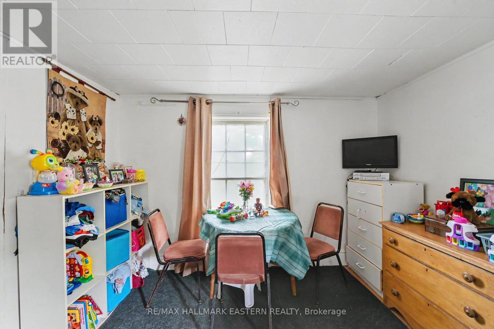 16 Holloway Street Property Photo 23