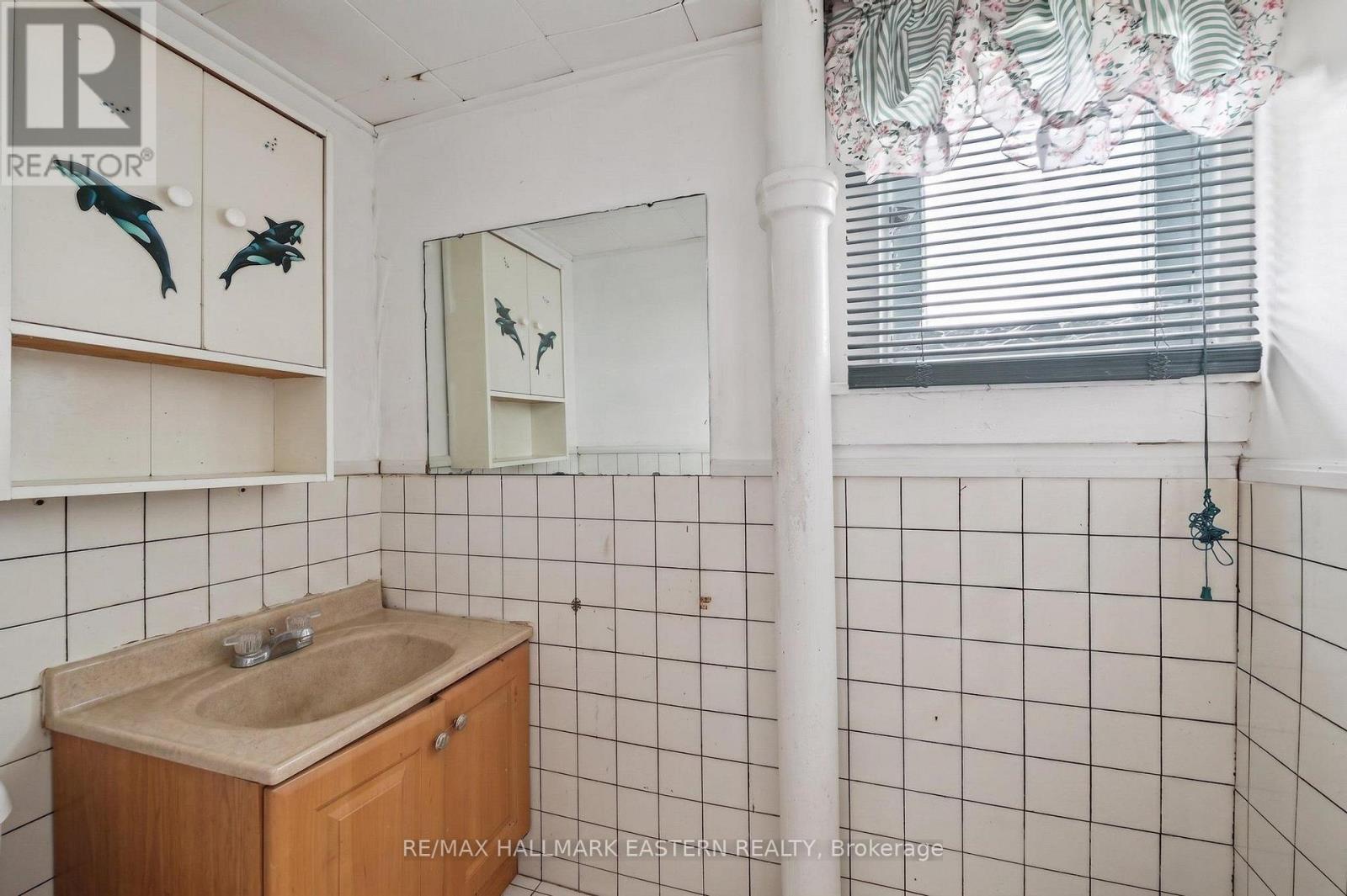 16 Holloway Street Property Photo 25