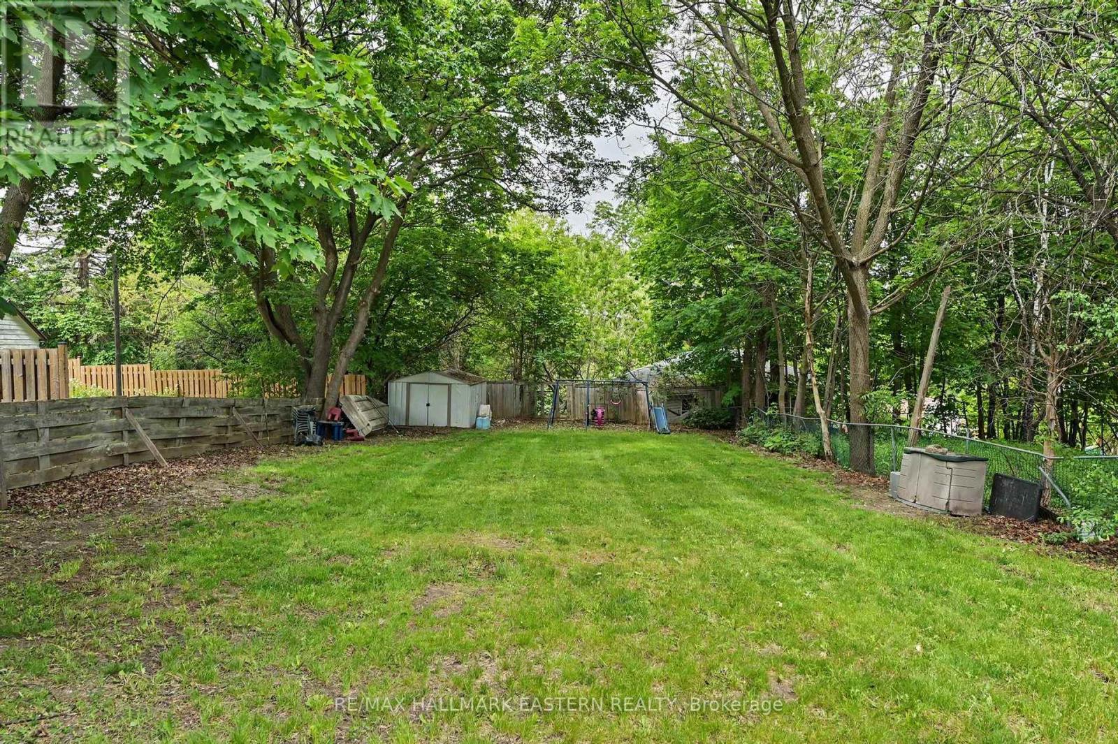 16 Holloway Street Property Photo 28