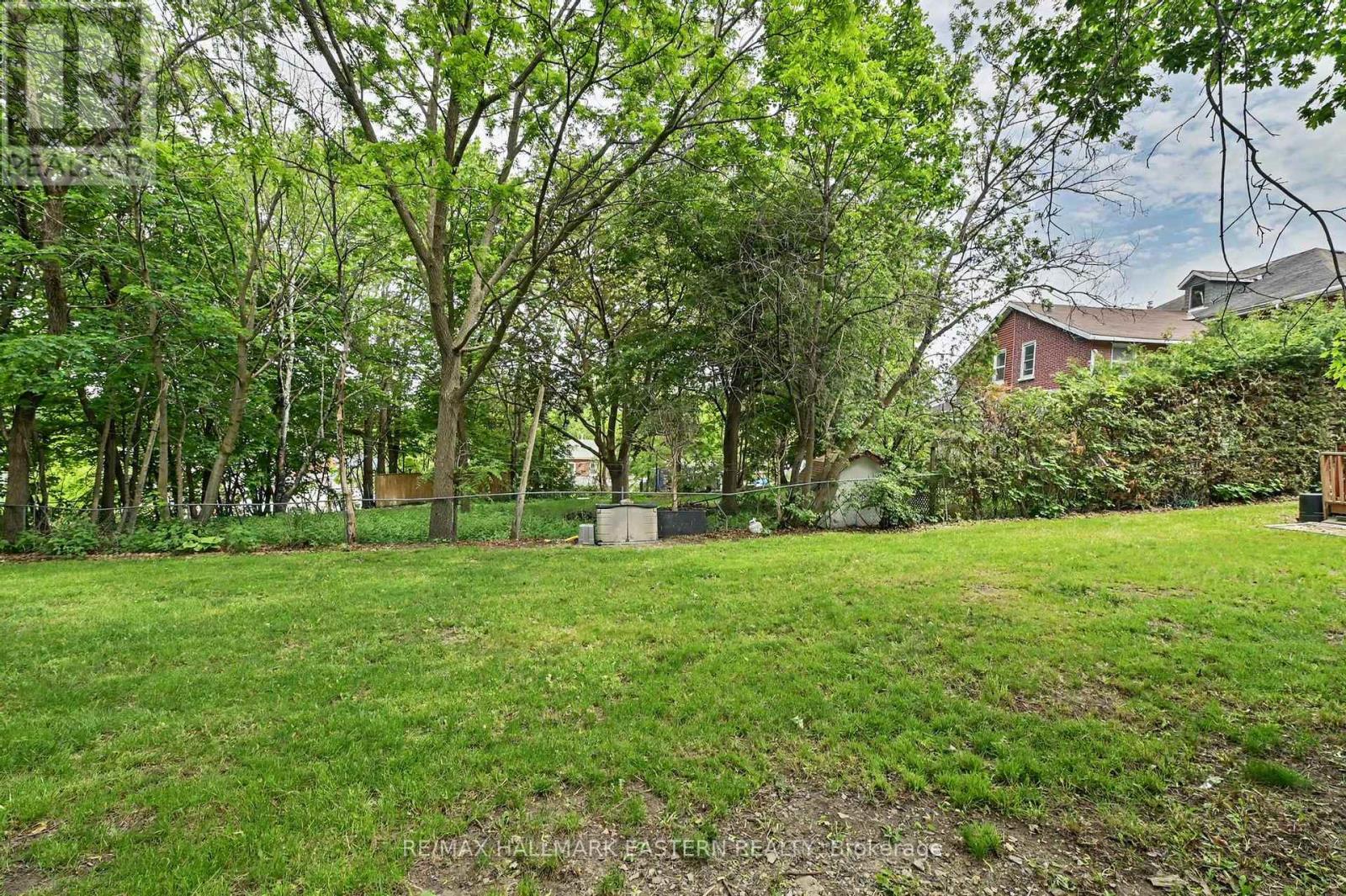 16 Holloway Street Property Photo 29