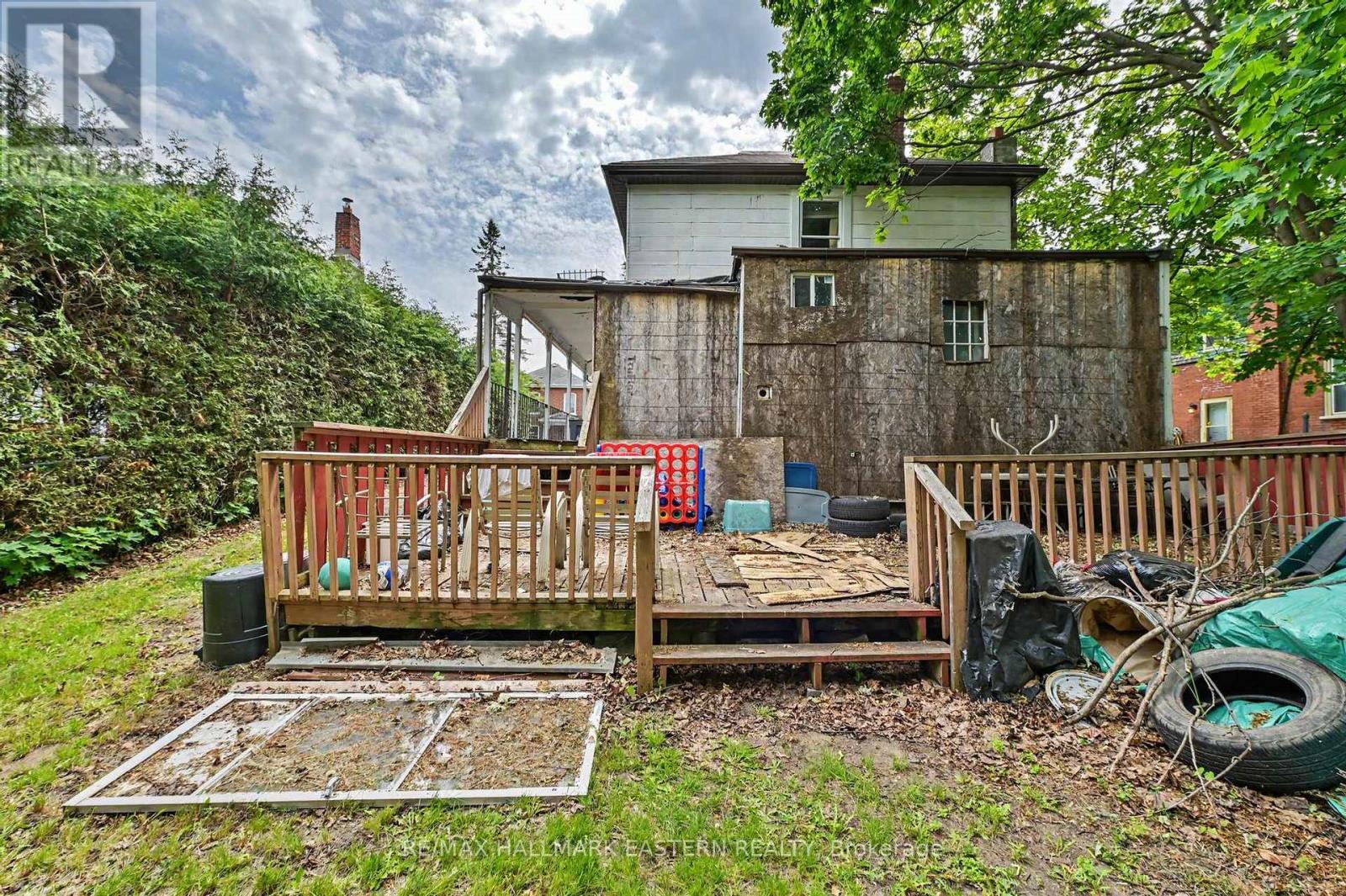 16 Holloway Street Property Photo 30