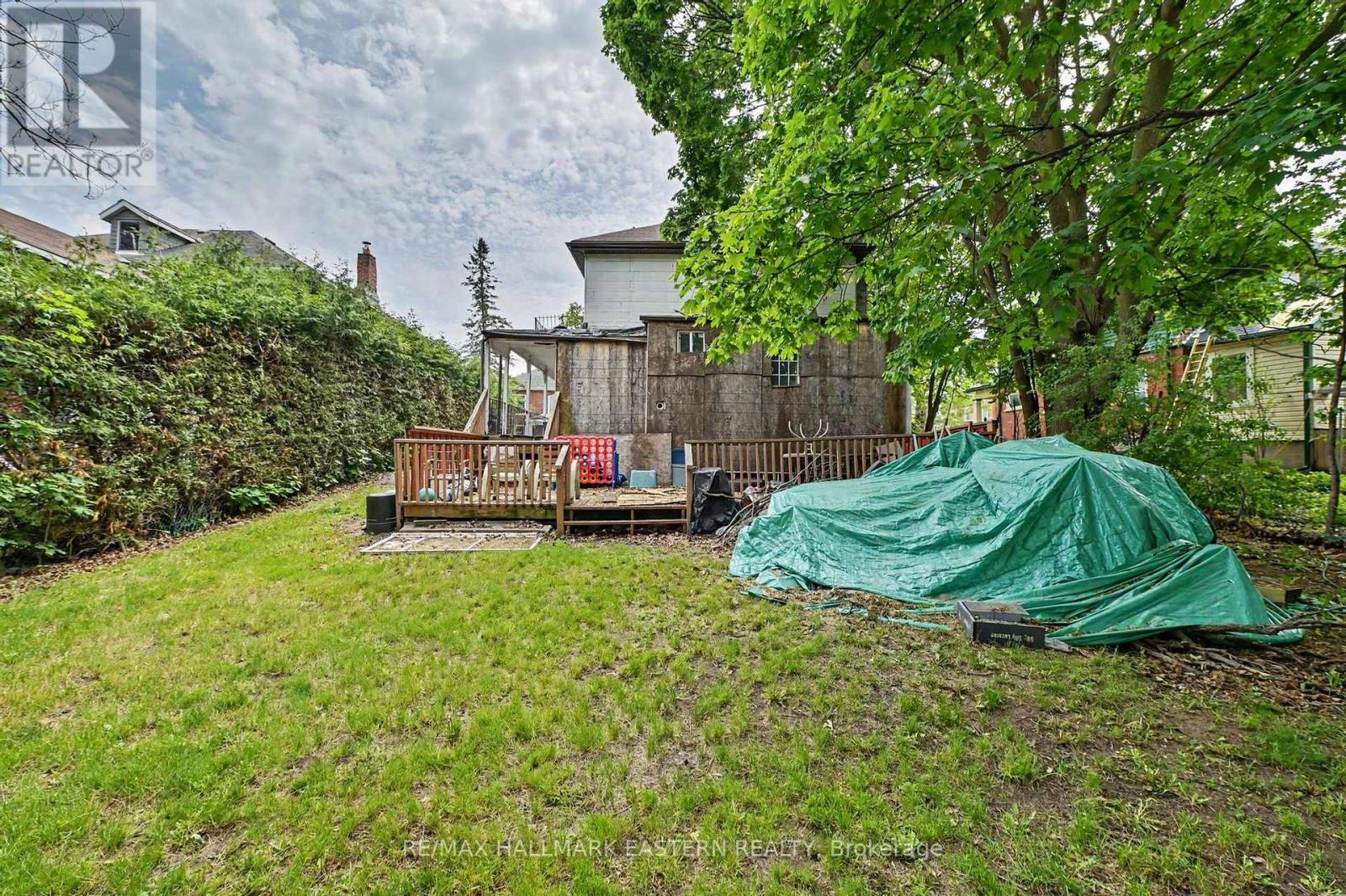 16 Holloway Street Property Photo 31