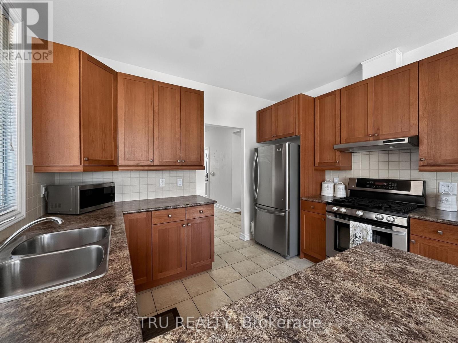 200 Celtic Ridge Crescent Property Photo 12