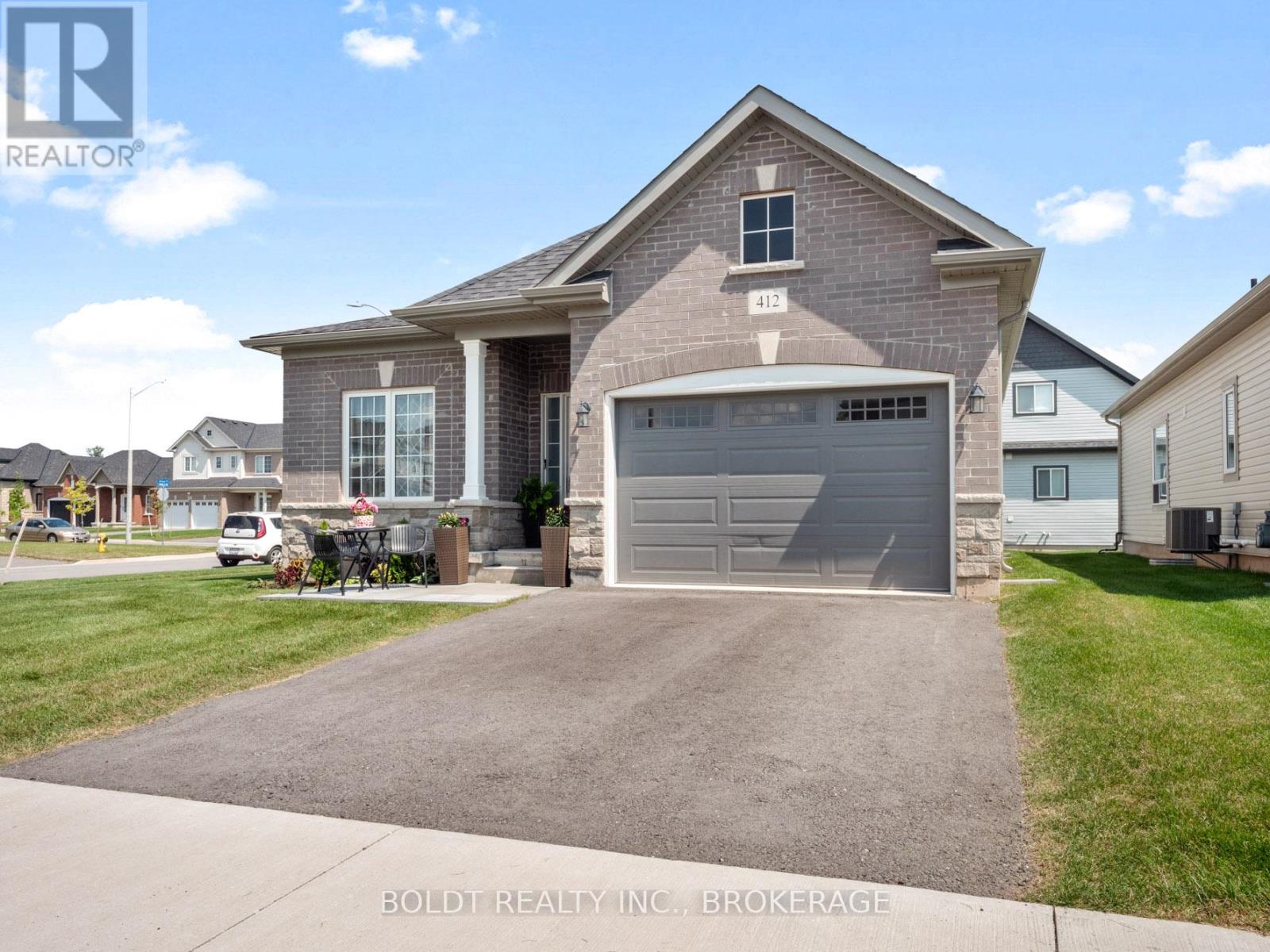 412 HUMMEL CRESCENT