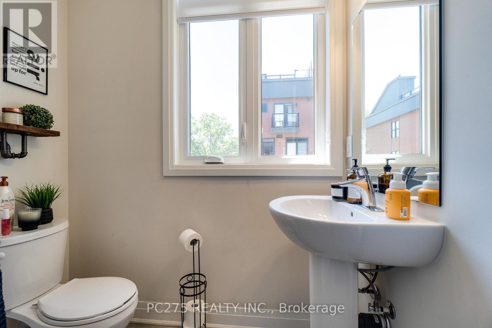 34 - 2 Willow Street Property Photo 15
