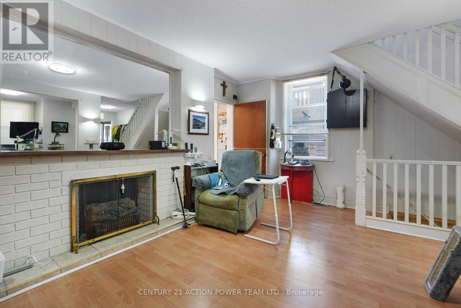222 Montfort Street Property Photo 6