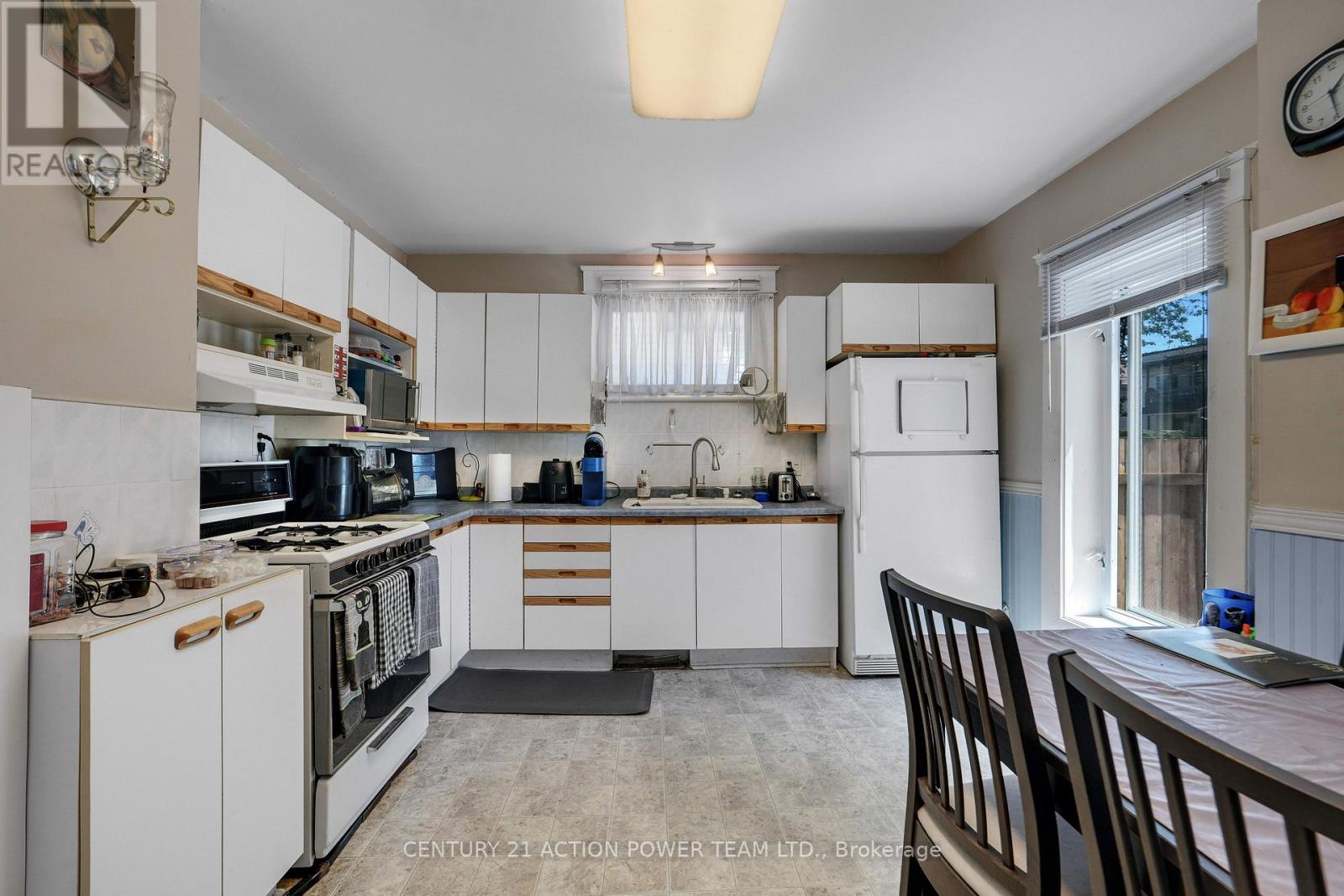 222 Montfort Street Property Photo 11