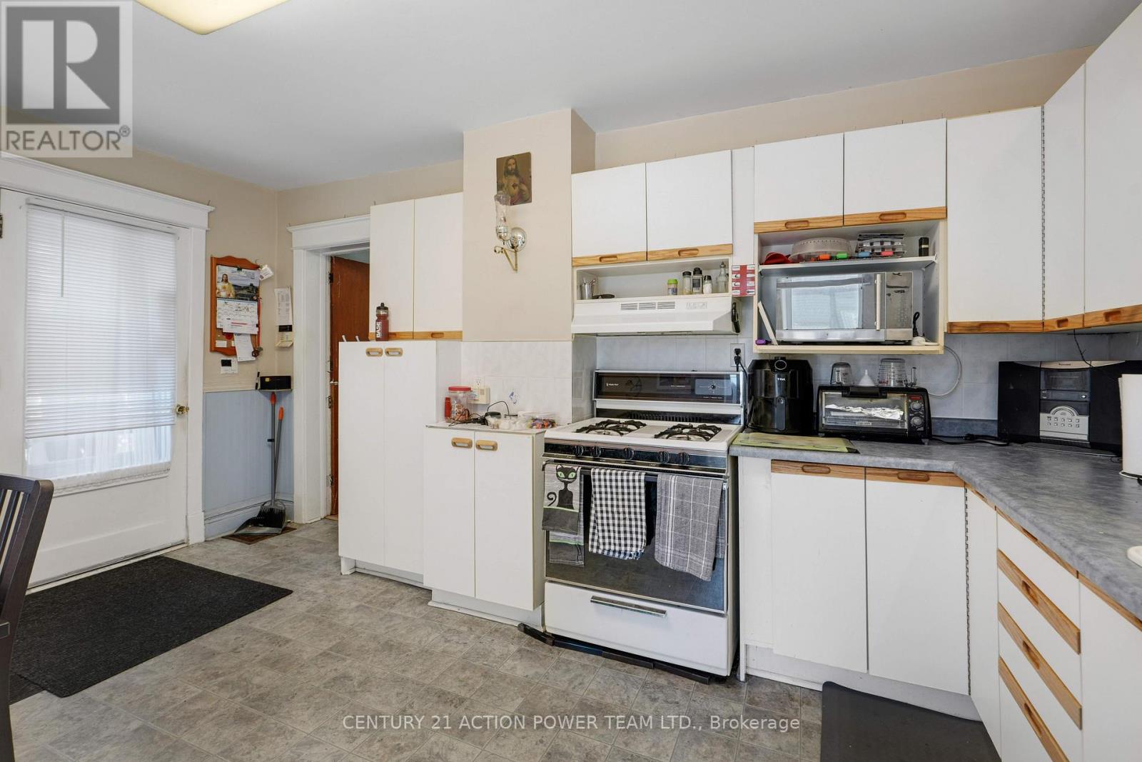 222 Montfort Street Property Photo 12