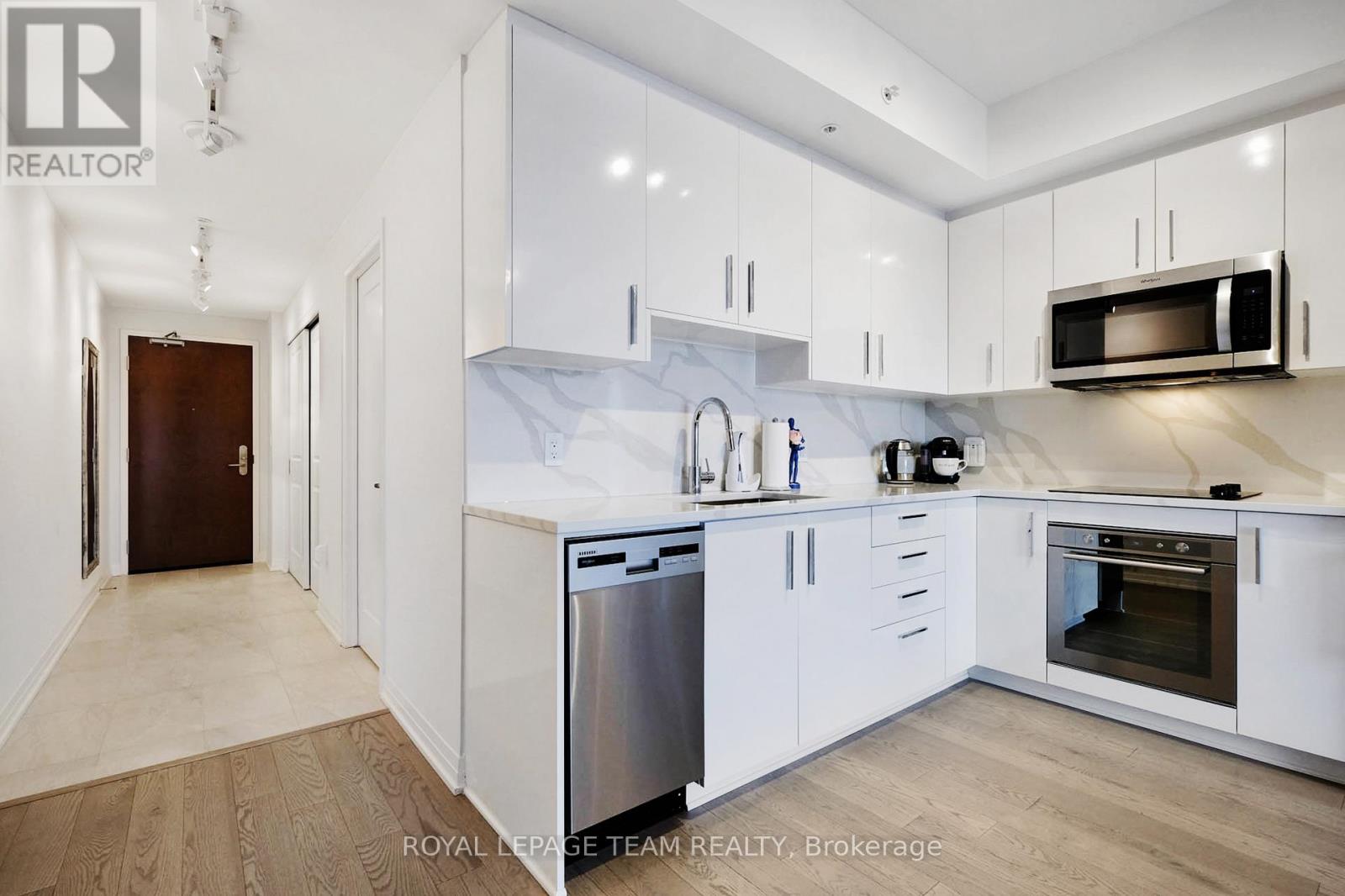 1508 - 805 Carling Avenue Property Photo 8