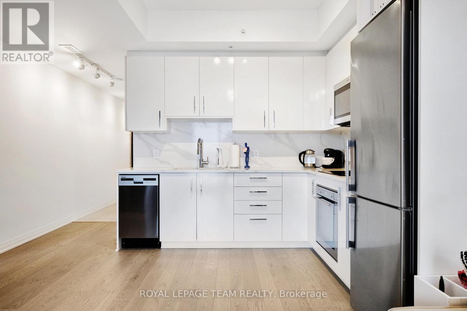 1508 - 805 Carling Avenue Property Photo 9