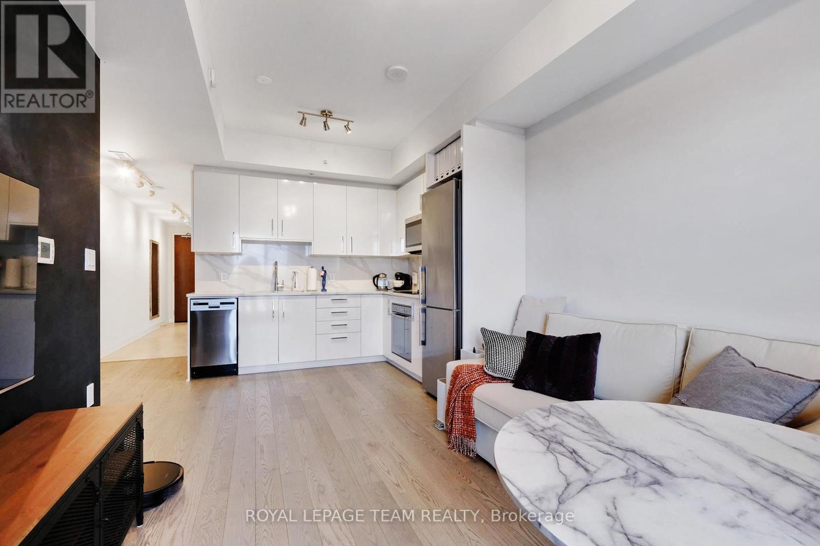 1508 - 805 Carling Avenue Property Photo 10
