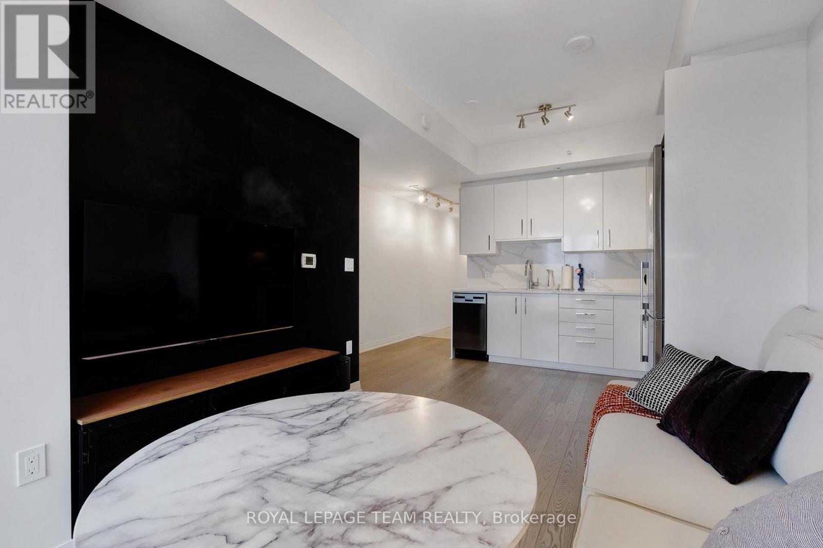 1508 - 805 Carling Avenue Property Photo 11