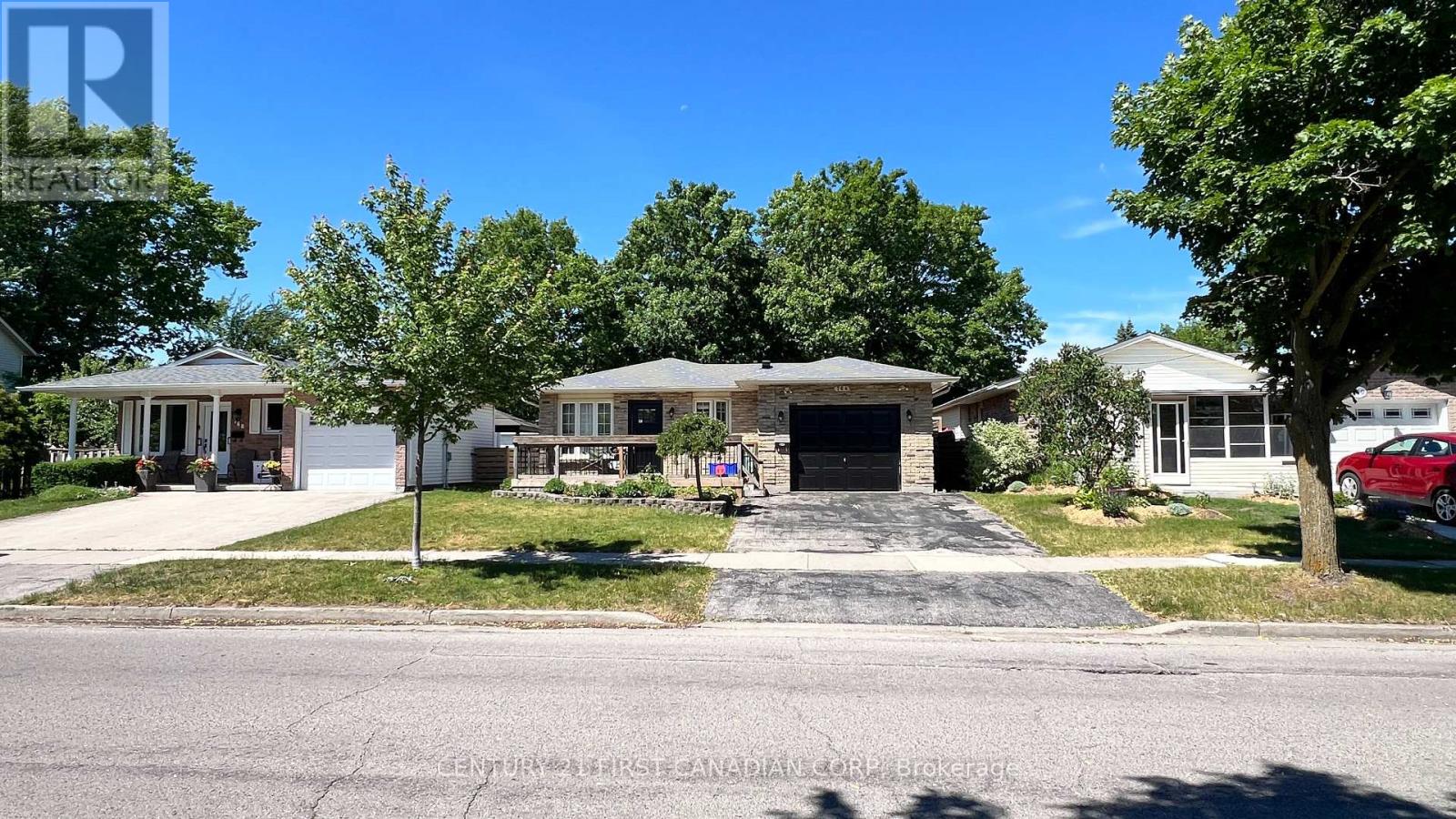 764 Classic Drive Property Photo 3