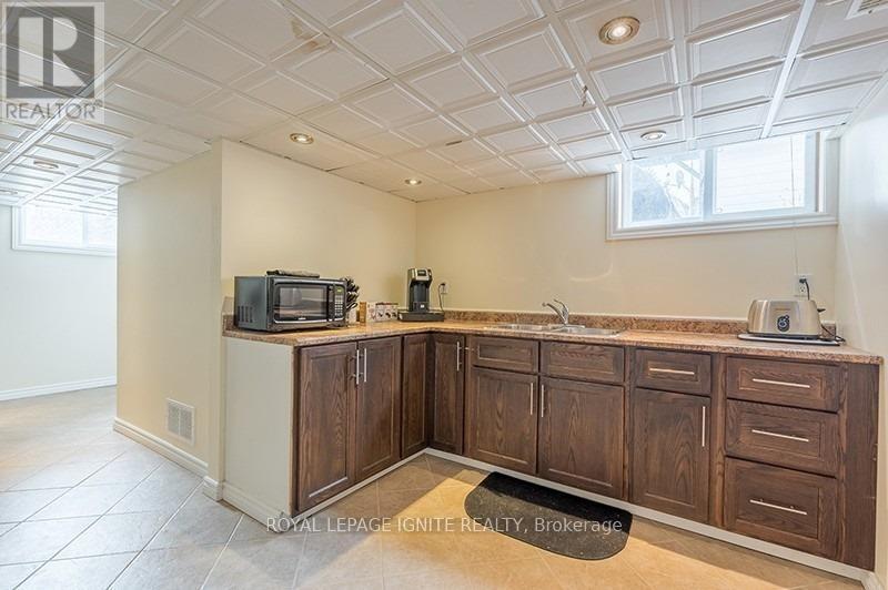 947 Southlawn Drive Property Photo 15