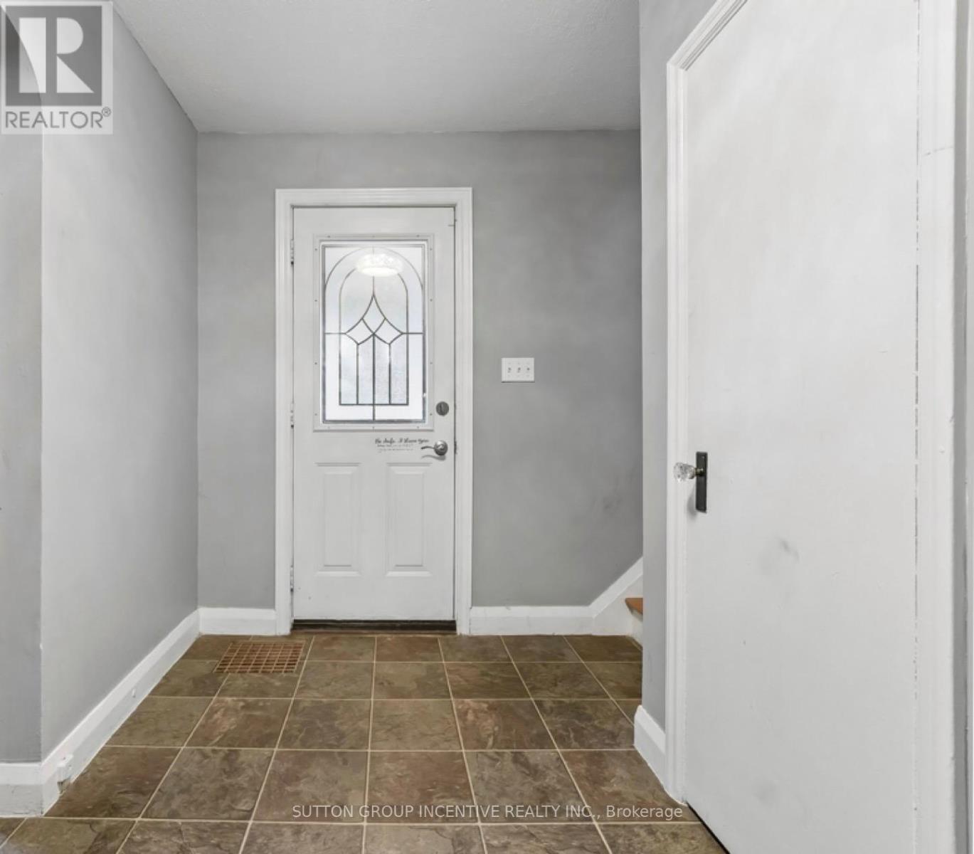 581 Arndon Avenue Property Photo 6