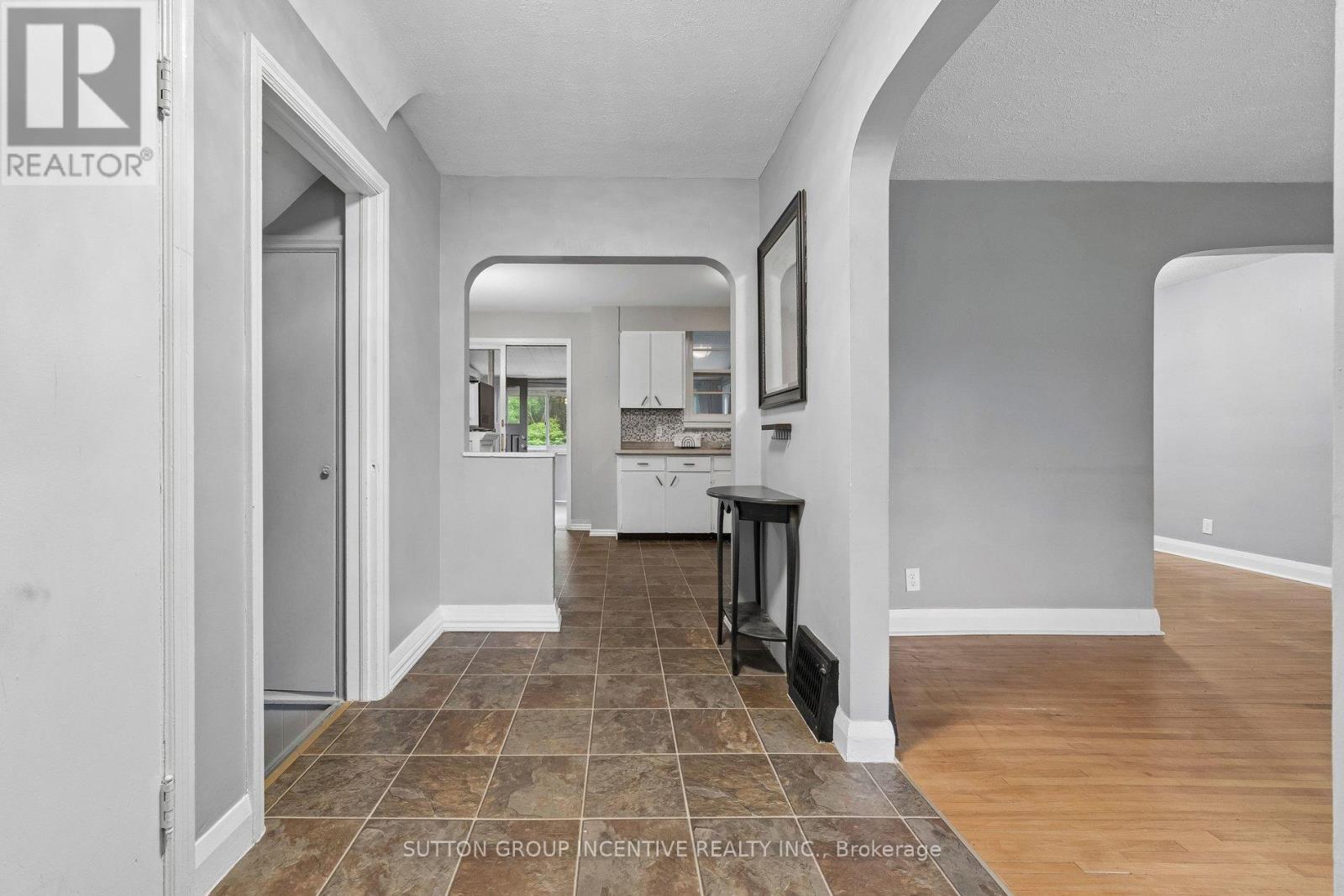 581 Arndon Avenue Property Photo 7