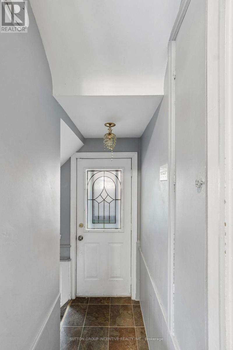 581 Arndon Avenue Property Photo 8