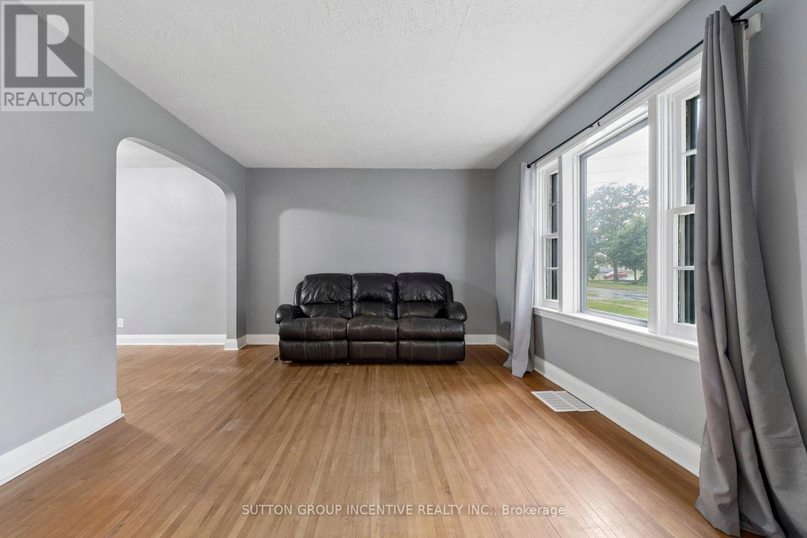 581 Arndon Avenue Property Photo 9