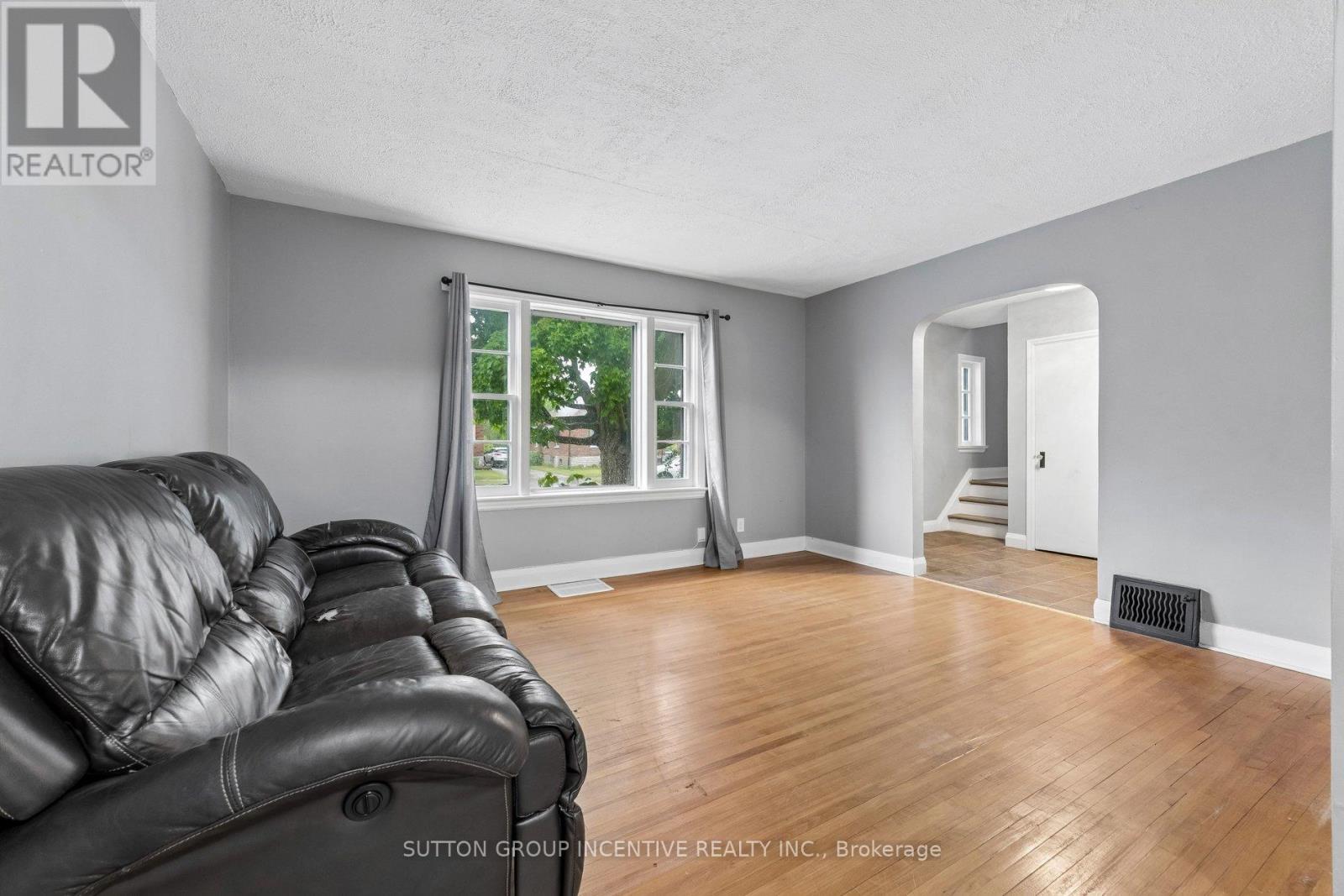 581 Arndon Avenue Property Photo 12