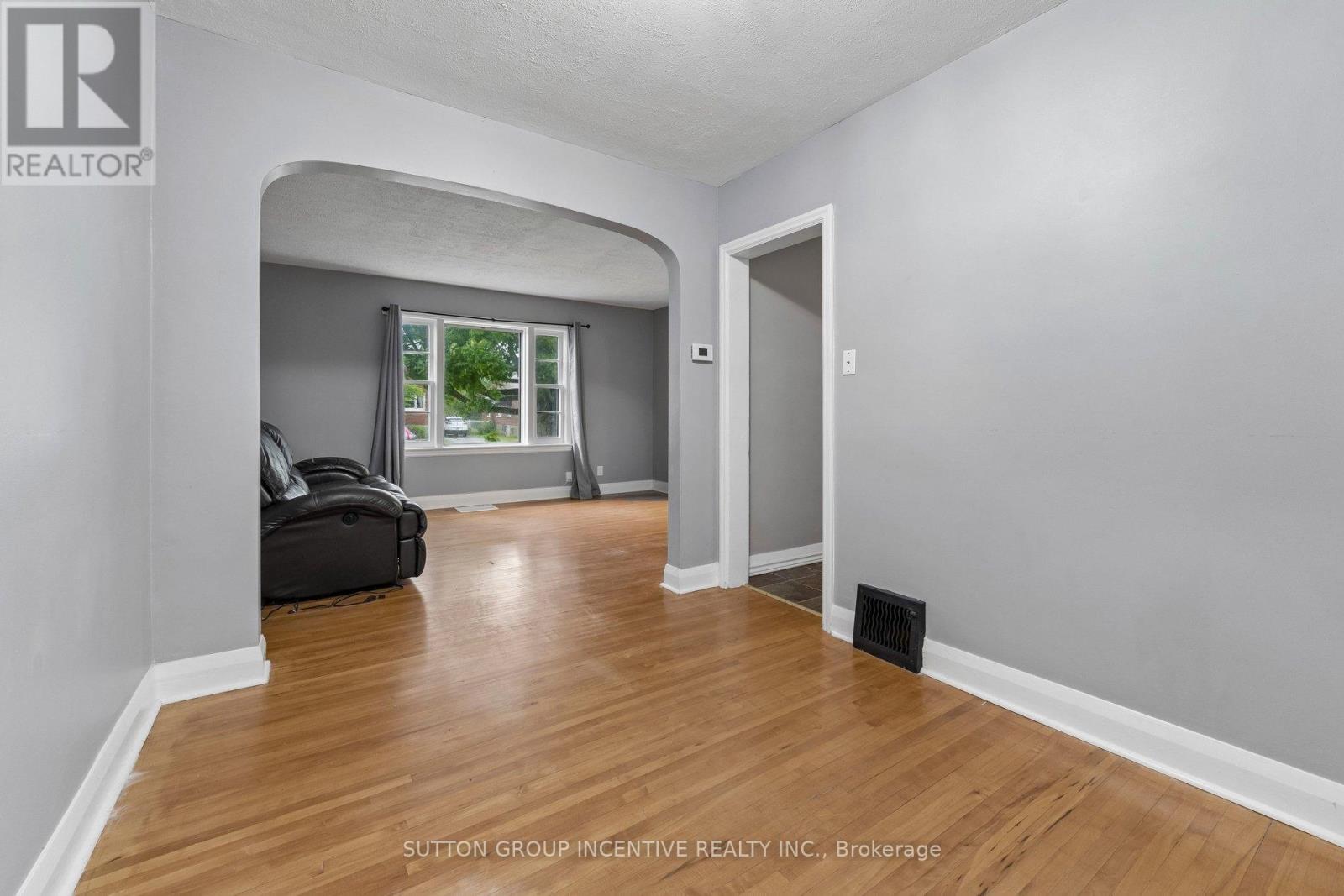 581 Arndon Avenue Property Photo 13