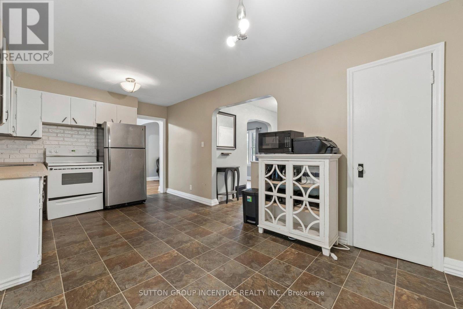 581 Arndon Avenue Property Photo 15