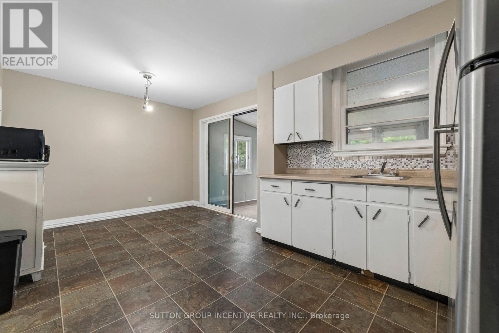 581 Arndon Avenue Property Photo 16