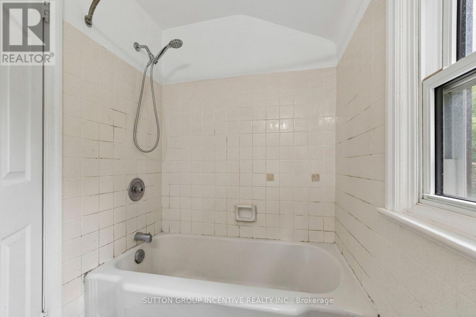 581 Arndon Avenue Property Photo 32