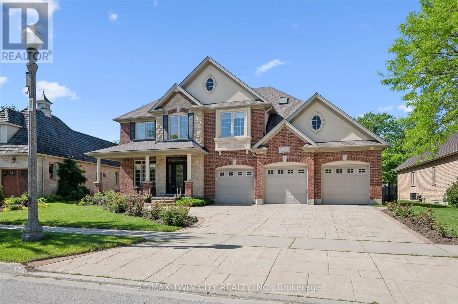 74 Pennsylvania Crescent Property Photo 3