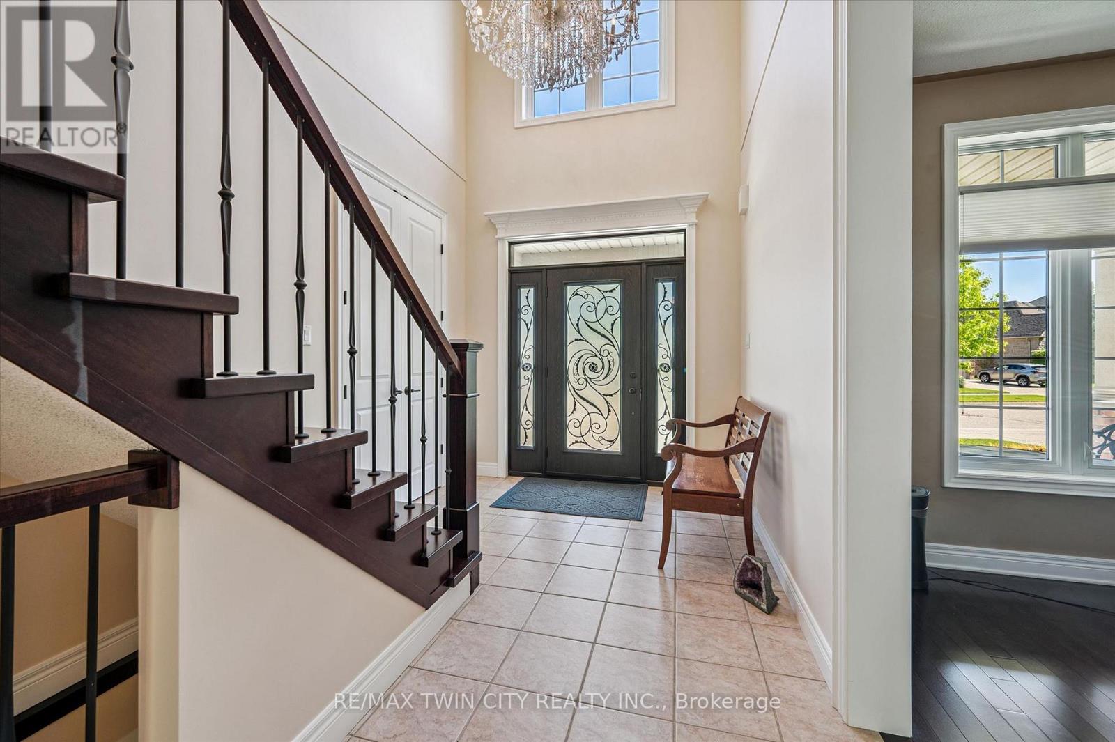 74 Pennsylvania Crescent Property Photo 6