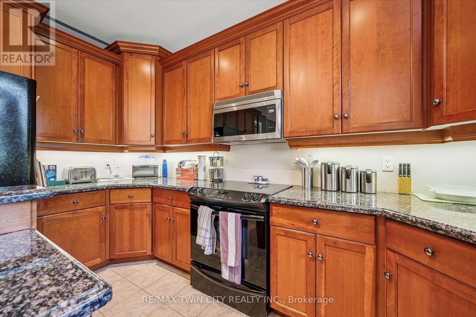 74 Pennsylvania Crescent Property Photo 12
