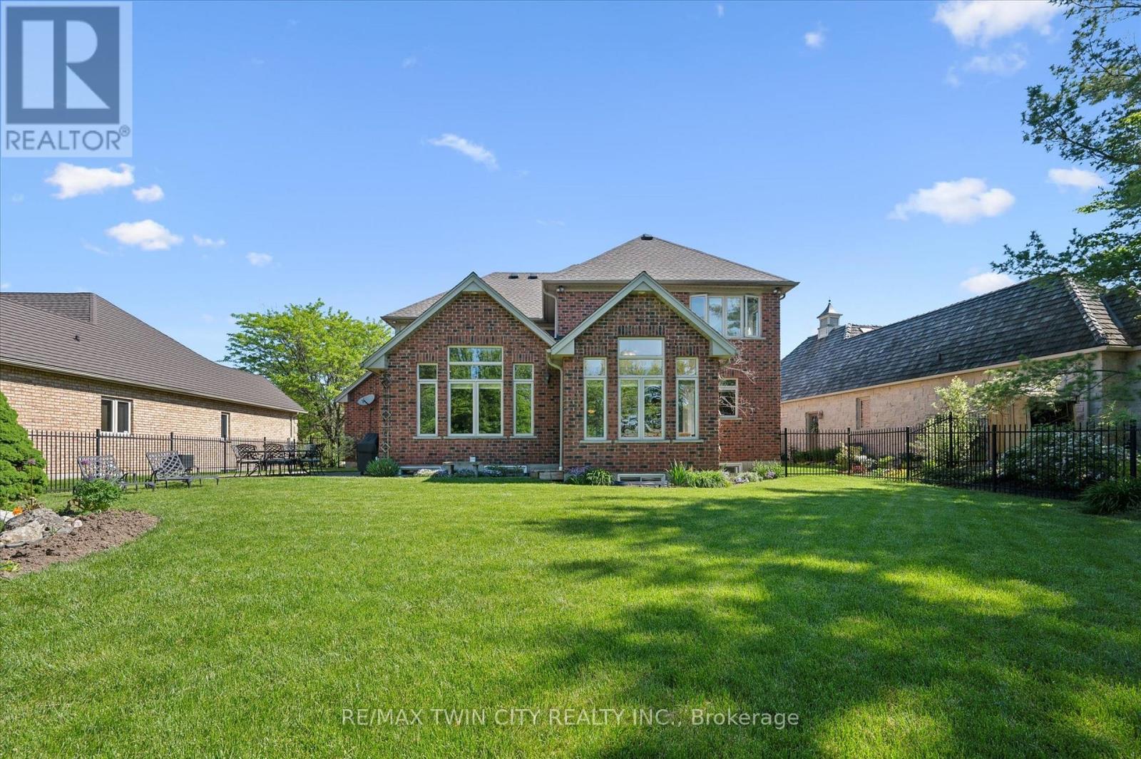 74 Pennsylvania Crescent Property Photo 21