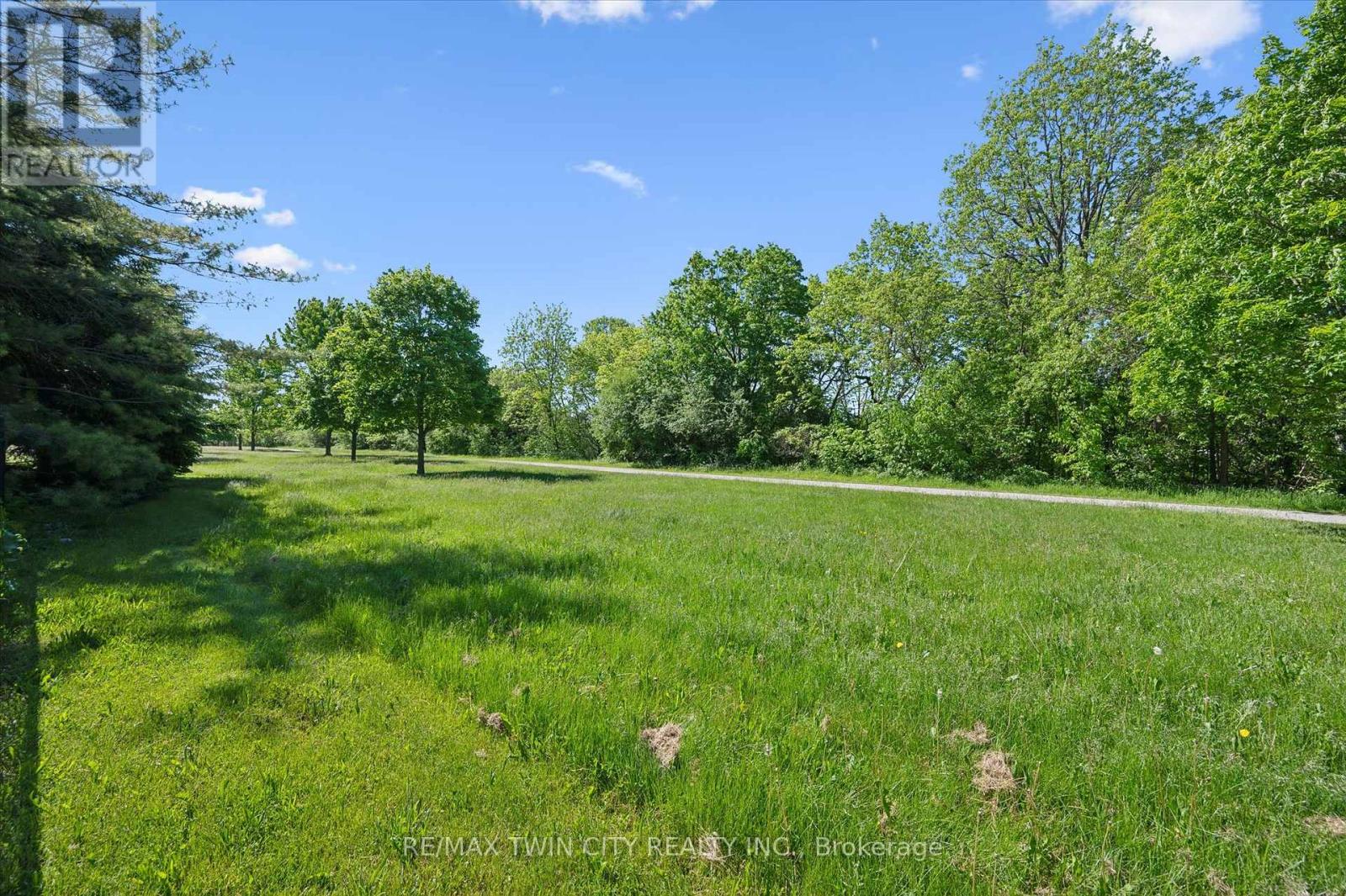74 Pennsylvania Crescent Property Photo 23
