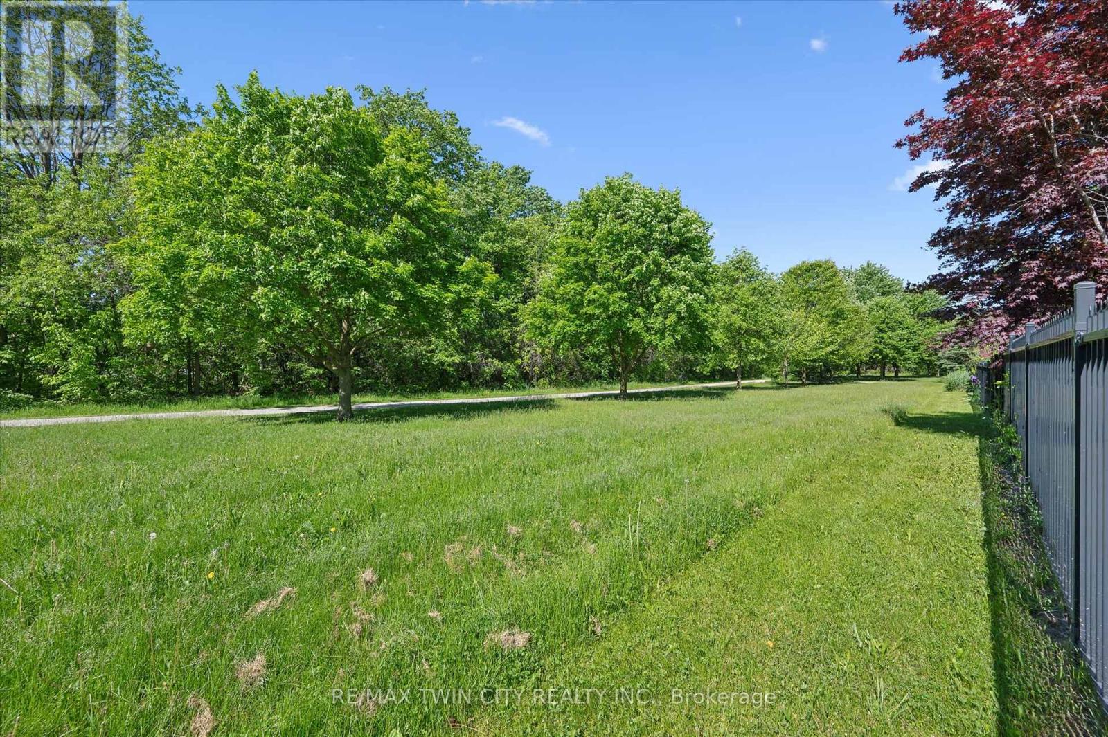 74 Pennsylvania Crescent Property Photo 24