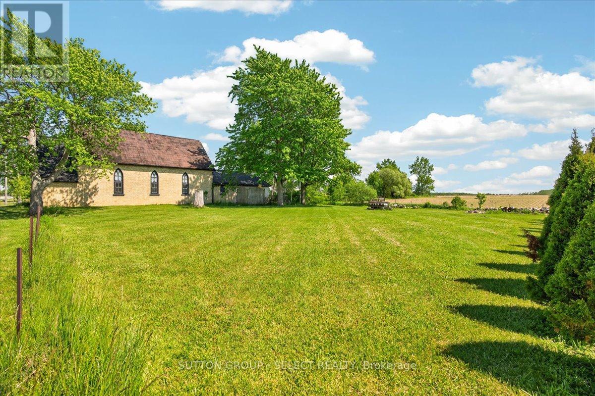 8833 Confederation Line Property Photo 3