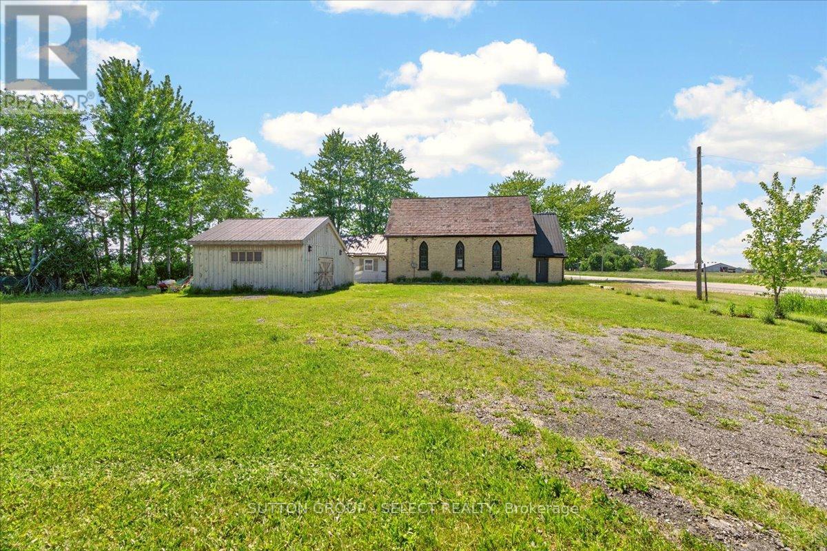 8833 Confederation Line Property Photo 8