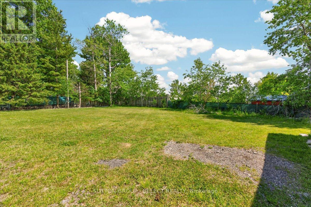 8833 Confederation Line Property Photo 9