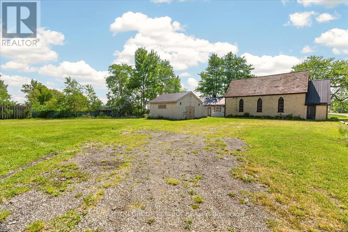 8833 Confederation Line Property Photo 24