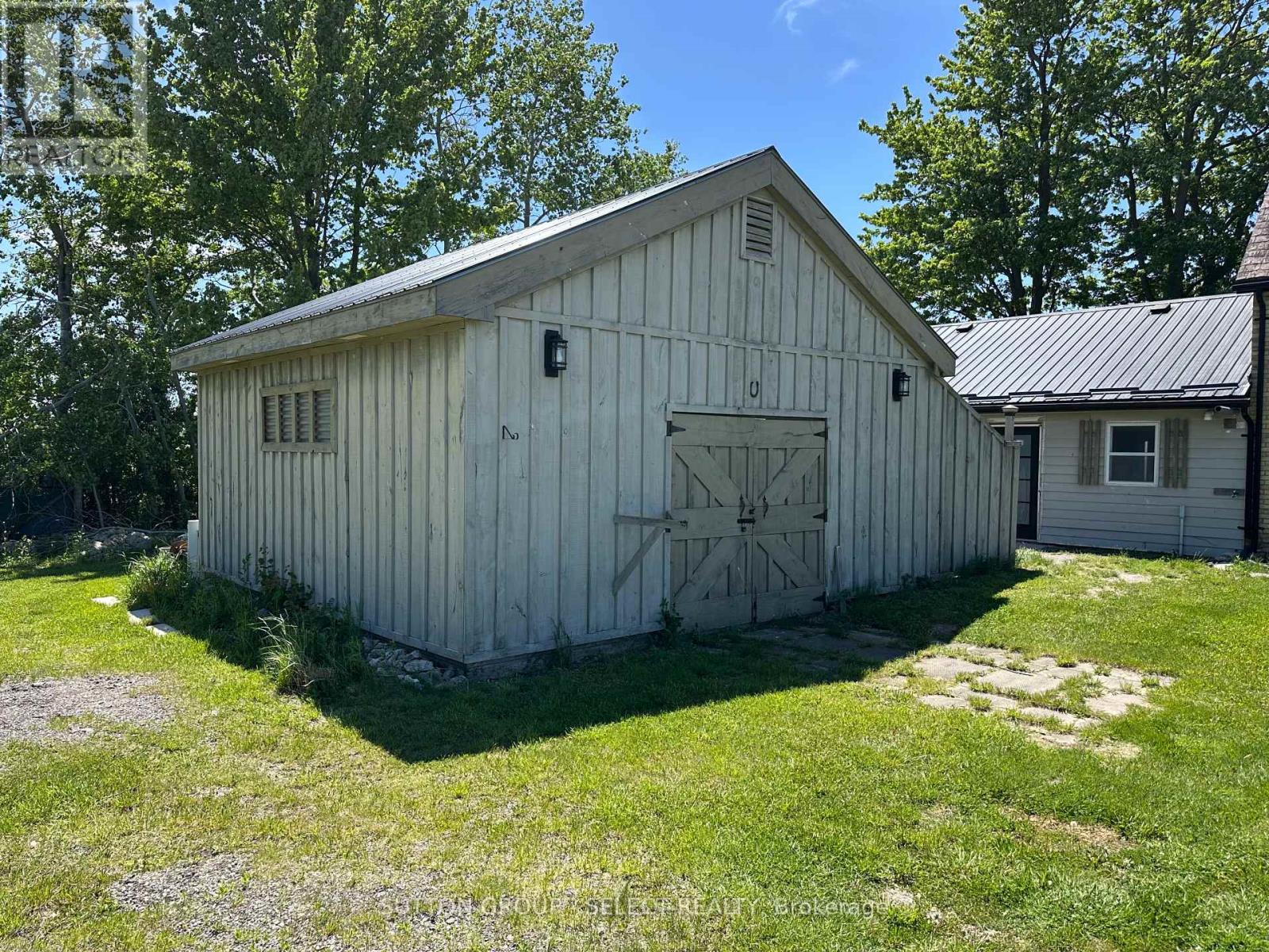 8833 Confederation Line Property Photo 28