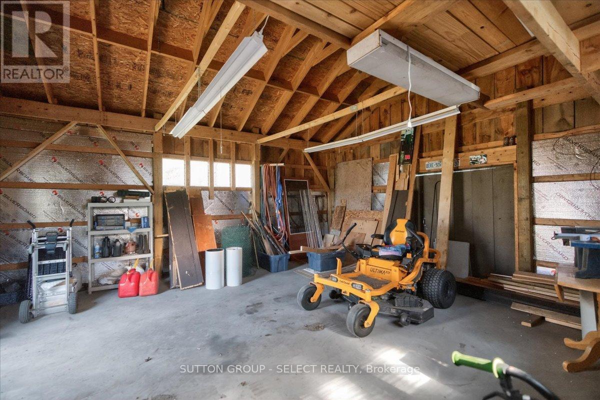 8833 Confederation Line Property Photo 29