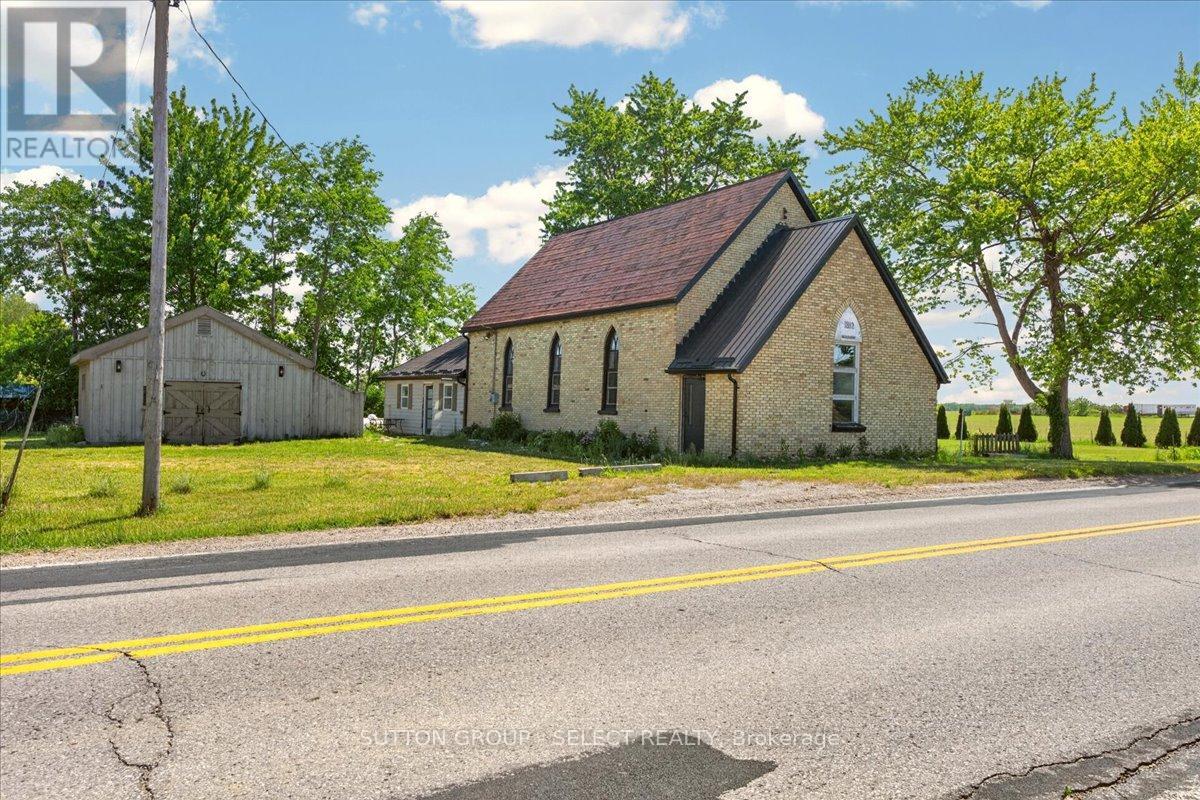 8833 Confederation Line Property Photo 31