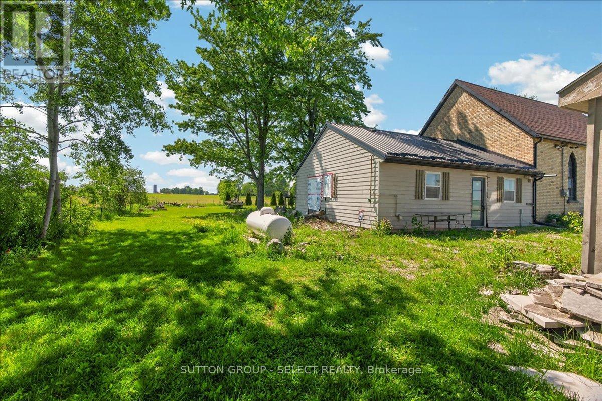 8833 Confederation Line Property Photo 32