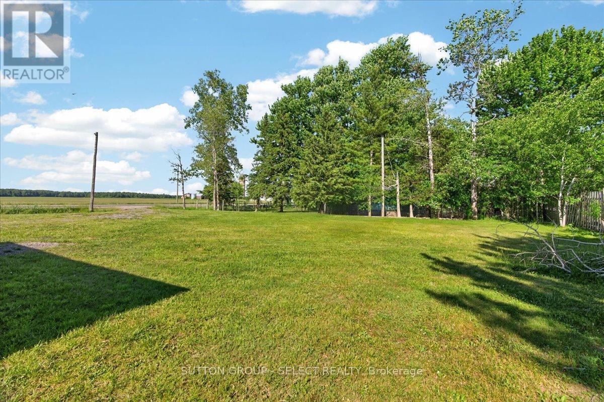 8833 Confederation Line Property Photo 33