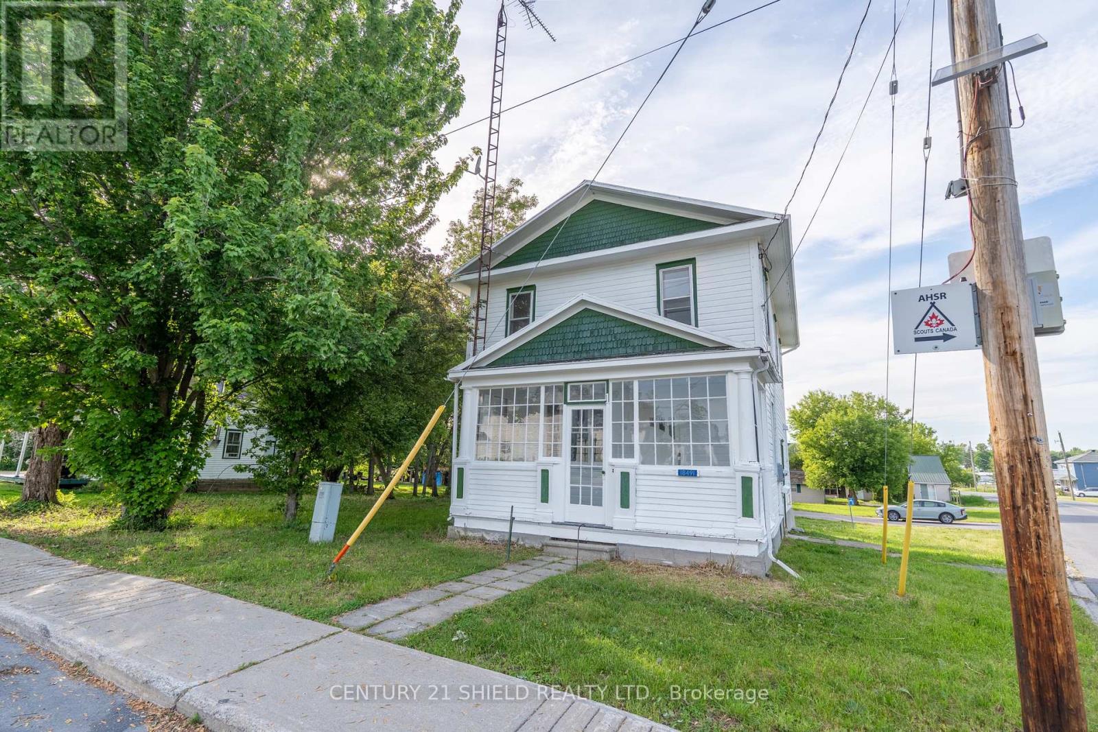 18491 Hughie Munro Street Property Photo 1